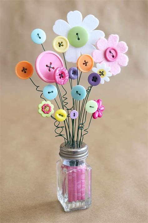 How to Make a Button Bouquet--in a Salt & Pepper Shaker! | Manualidades, Manualidades creativas ...