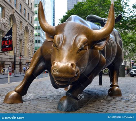 Charging Bull Statue , NYC editorial image. Image of city - 133133070