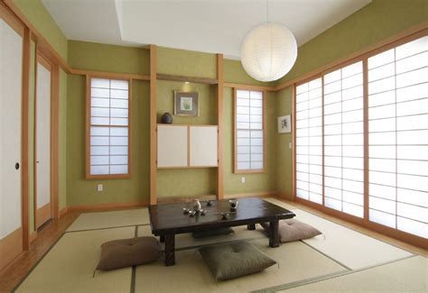 What a traditional Japanese home interior looks like