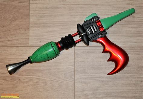 Mars Attacks! Martian Ambassador Pistol replica prop weapon