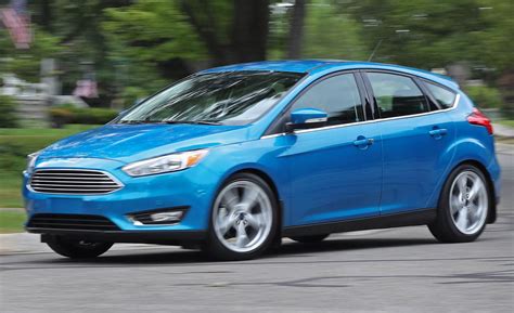 2016 Ford Focus 2.0L Automatic Hatchback | Review | Car and Driver