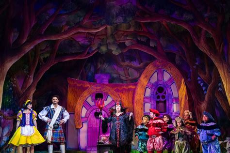 Snow White and the Seven Dwarfs: Glasgow King's Panto 2023 Review