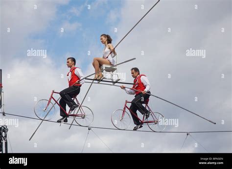 The Flying Wallendas perform on the tightrope Stock Photo - Alamy