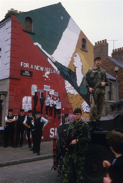 Pin by Queue Queban on N Ireland Murals | Belfast murals, Ireland ...