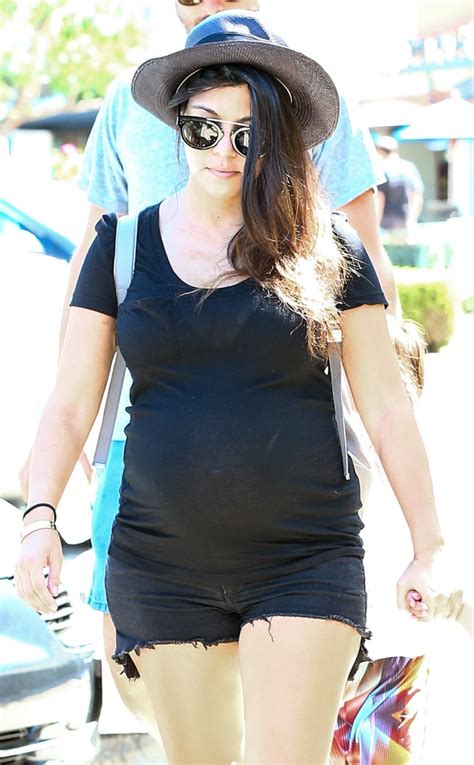 Sunny Side from Kourtney Kardashian's Best Pregnancy Looks | E! News