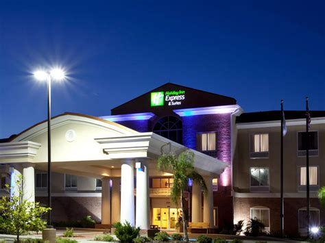 Spring Hill Hotel near Weeki Wachee Springs | Holiday Inn Express & Suites Spring Hill