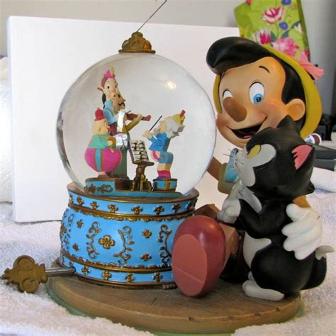 DISNEY Pinocchio Snow Globe