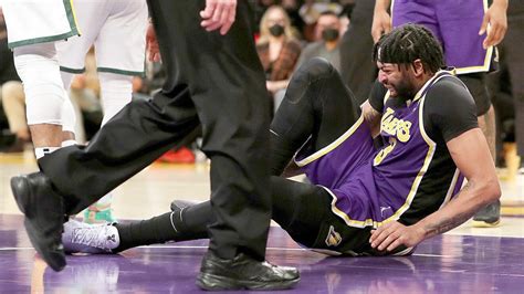 Los Angeles Lakers ' Anthony Davis out for at least two weeks due to ...