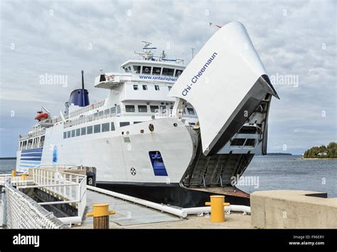 Tobermory ferry hi-res stock photography and images - Alamy