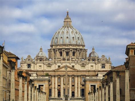 St Peters Basilica - Designing Buildings