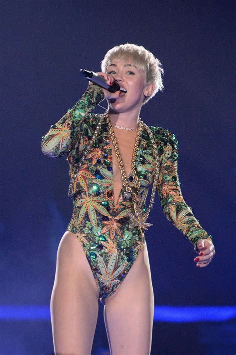 Miley Cyrus – Bangerz Tour in Rosemont – GotCeleb