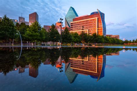 Klyde Warren Park | Dallas, USA Attractions - Lonely Planet