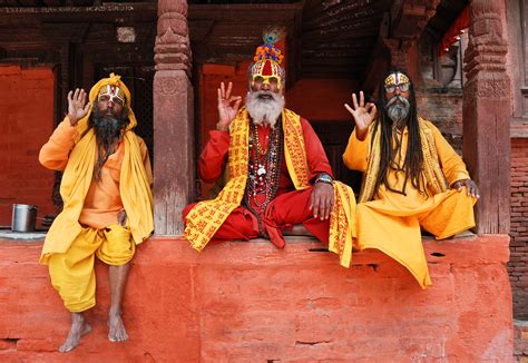 Datei:Three saddhus at Kathmandu Durbar Square.jpg – Wikipedia