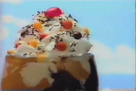 Friendlys Ice Cream GIF - Friendlys Ice Cream National Sundae Day - Discover & Share GIFs