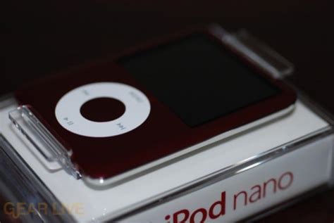 3rd Gen. iPod nano still in case - iPod nano (3rd Gen.) Unboxing | Image Gallery | Gear Live