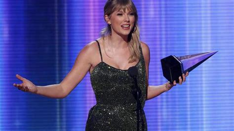 Taylor Swift ties Michael Jackson's record at American Music Awards ...