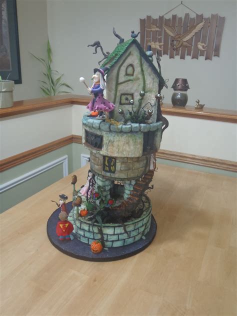 Trick Or Treaters At The Witch's House - CakeCentral.com