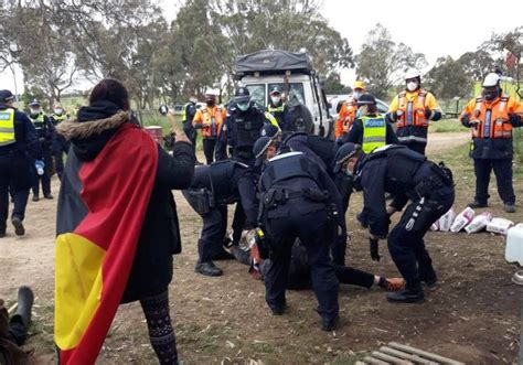 Vic Police forcibly remove protestors from Djab Wur... | NIT