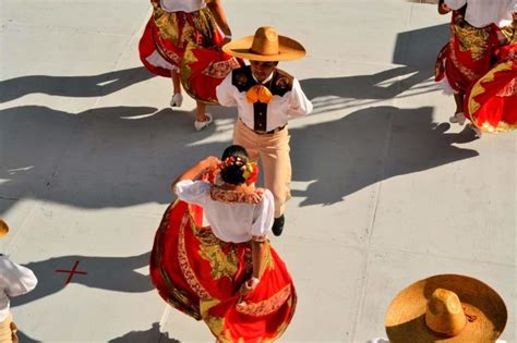 Cinco de Mayo Traditions to Get Your Party Started | Reader's Digest