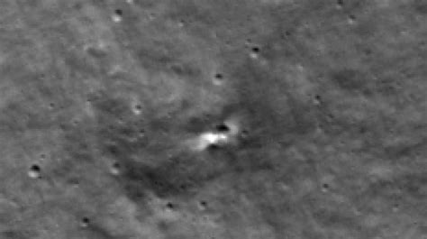 Moon Smash: First Photo of Putin’s Doomed Lunar Lander as NASA Satellite Reveals Vast Crater ...