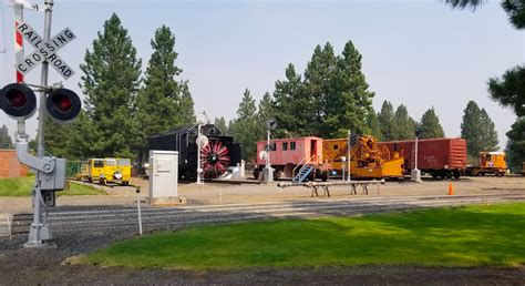 The Train Mountain Museum In Oregon Has The World's Longest Miniature Railroad