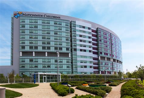 File:Nationwide Childrens Hospital, Exterior from Fragrance Maze, May ...