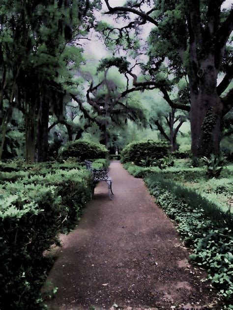 Hallows Outpost: Myrtles Plantation Ghosts