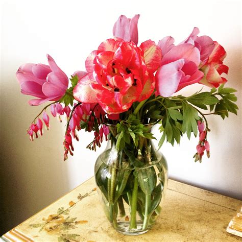 Bleeding Heart Flower Arrangement | pet-medicine92