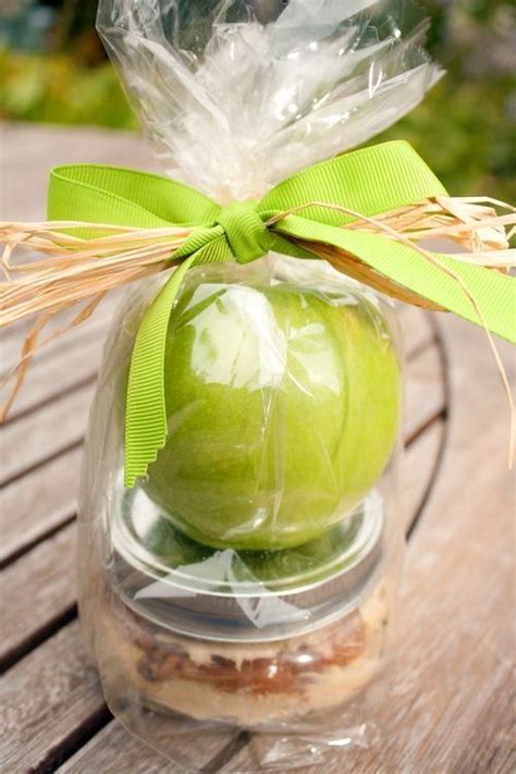 apple + caramel favors, this would be super cute for a fall wedding by regina | Diy teacher ...