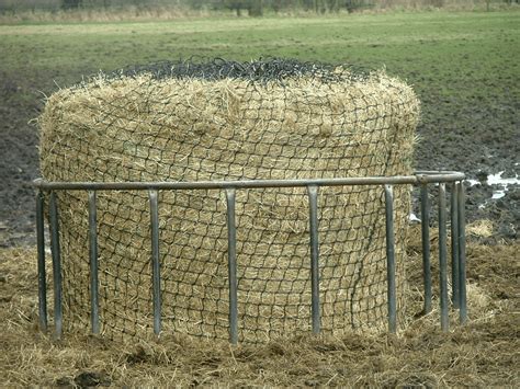 Giant Round bale slow feeder net up to 6ft diam bales