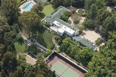 Taylor Swift fences off Goldwyn Estate in Beverly Hills - Curbed LA