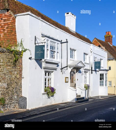 The Angel Inn - public house - Angel Street, Petworth, West Sussex, England, UK Stock Photo - Alamy