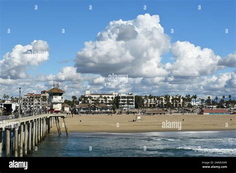 HUNTINGTON BEACH, CALIFORNIA - 7 DEC 2022: View from the Huntington Beach Pier toward town and ...