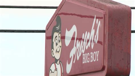 Police search for missing Frisch’s Big Boy statue