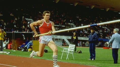 The Man Who Broke The World Record For Pole Vaulting—35 Different Times ...