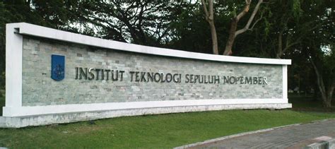 Institut Teknologi Sepuluh Nopember (ITS) - Universitas Internasional Semen Indonesia (UISI)