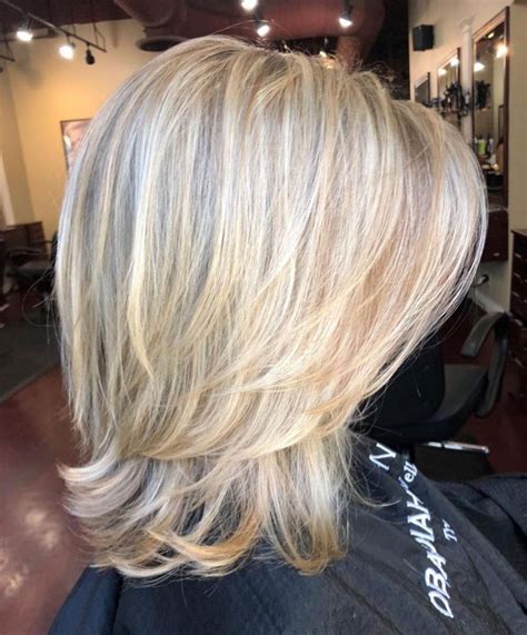 Above-The-Shoulder Feathered Blonde Haircut Medium Length Hair Cuts With Layers, Medium Hair ...