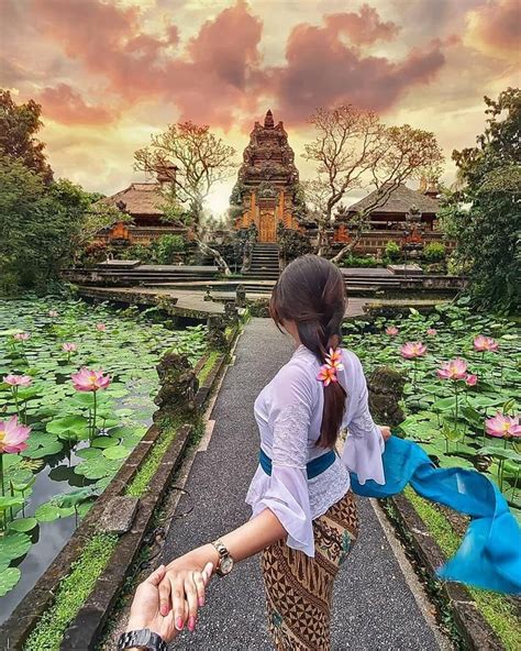 "A majestic, royal water temple..." Saraswati Temple, Ubud