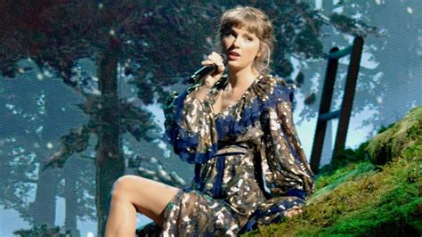 Taylor Swift Delivers Dreamy 'Folklore' Performance At 2021 Grammys