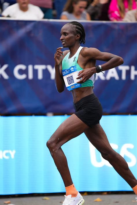 Video: Hellen Obiri runs a marathon