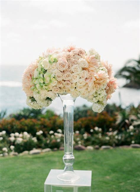 10 Steal-Worthy Flower Arrangements For Your Wedding Ceremony - Belle ...