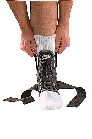 Hg80 SOFT ANKLE BRACE W/STRAPS - SM 42131 MUELLER