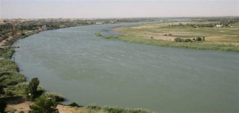 How many countries through which the Euphrates River