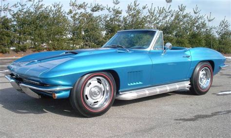 I dig America's sports car, the Chevrolet Corvette. This Marina Blue 1967 427ci/435hp is a ...