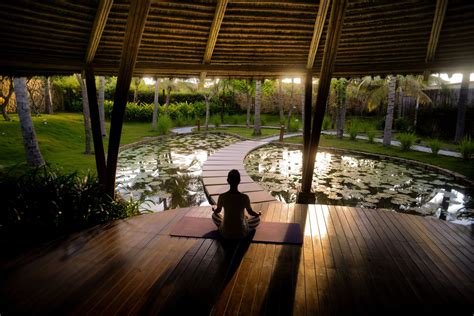 6 Stunning Outdoor Yoga Retreats Around the World | Outdoor meditation ...