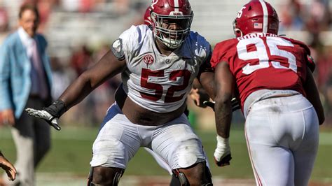 Alabama football's Tyler Booker hosts football camp in Conn. | fox61.com