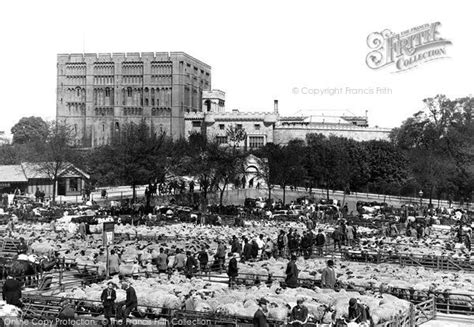 Norwich, Cattle Market And Castle 1896 - Francis Frith