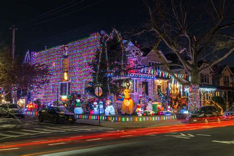 Dyker Heights Christmas Lights Guide (Tips for 2024 by a Local) - Your ...