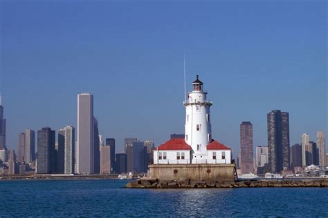 Chicago Harbor Light, Lake Michigan | Chicago lighthouse, Lighthouse, Harbor lights