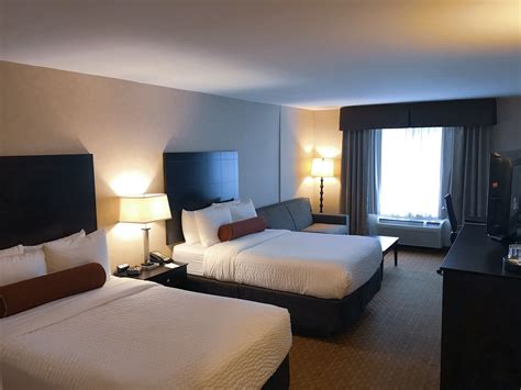 2 Double Beds Suite in Elmhurst Illinois | Clarion Inn Elmhurst - Oakbrook